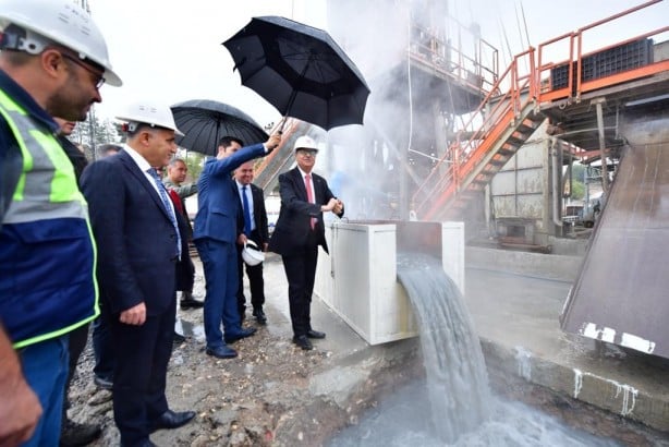 Foto - Diyarbakır'da sondaj vurulmuştu! 2 bin metre derinlikten müthiş haber geldi