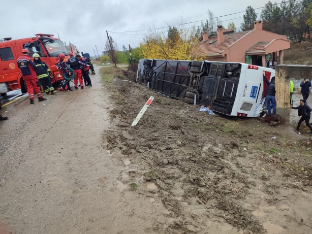 Foto - Diyarbakır’da yolcu otobüsü devrildi! Çok sayıda yaralı var