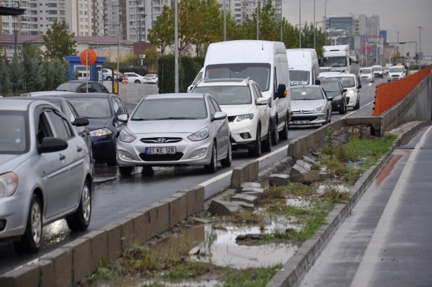 Foto - Diyarbakır'da yollar göle döndü