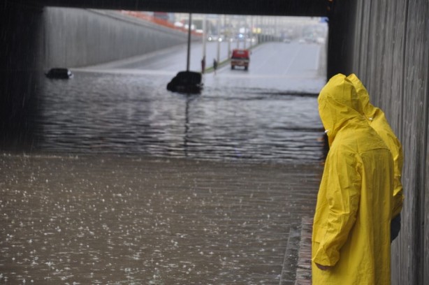 Foto - Diyarbakır'da yollar göle döndü