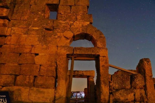 Foto - Diyarbakır'daki 3 bin yıllık Zerzevan Kalesi’nde Samanyolu'nu izlediler