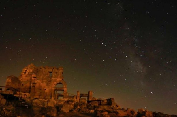 Foto - Diyarbakır'daki 3 bin yıllık Zerzevan Kalesi’nde Samanyolu'nu izlediler