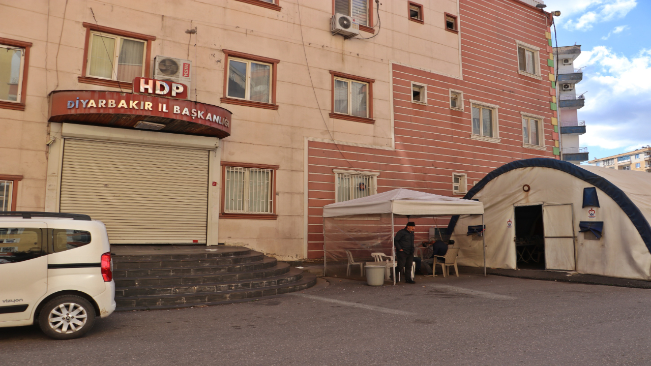 Foto - Diyarbakır'daki şerefli direniş 2 bininci gününde! 60 aile evladına kavuştu