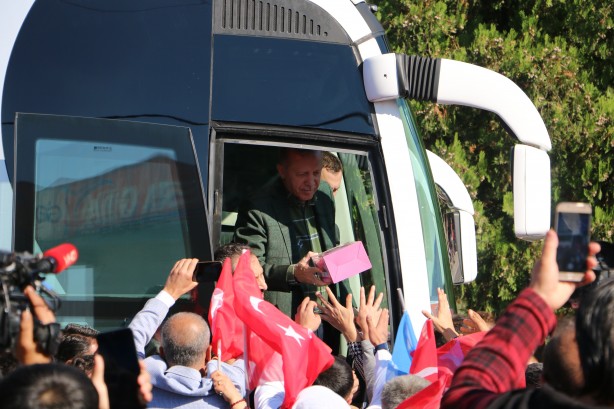 Diyarbakır’dan 6’lı masaya fena göndermeler