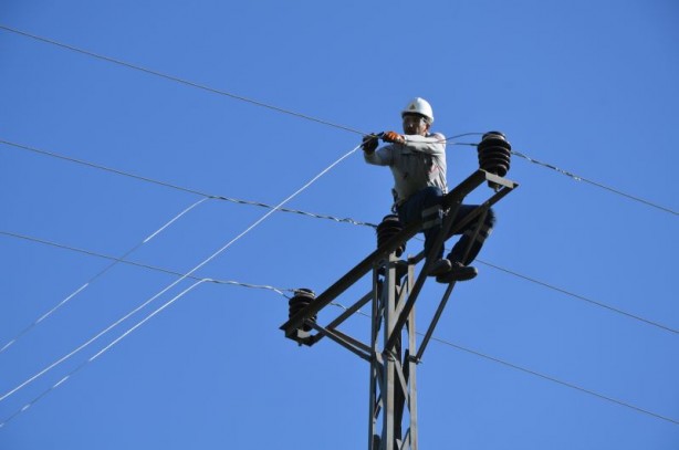 Foto - Diyarbakır'dan petrol fışkıracağına çıkan şeye bakın! Alçaklar tüm Türkiye'nin hakkına giriyorlar