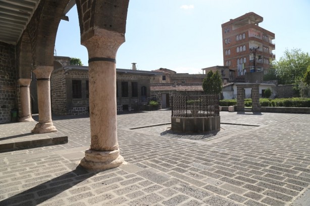 Foto - Diyarbakır'ın en eski tarihi yapılarından: Meryem Ana Süryani Kadim Kilisesi - 1