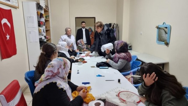 Foto - Diyarbakırlı kadınların ‘Hanım Ağası’ kar-kış demeden köyleri geziyor Eski Türkiye'ye dönmek istemiyoruz