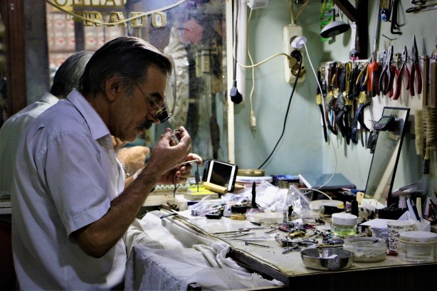 Foto - Diyarbakırlı usta tam 52 yıldır zamanı ayarlıyor!