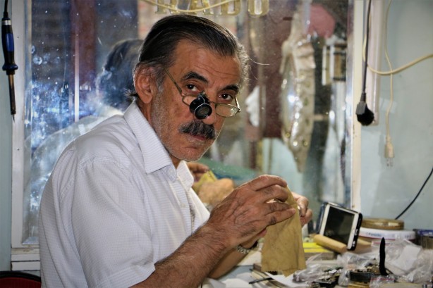 Diyarbakırlı usta tam 52 yıldır zamanı ayarlıyor!