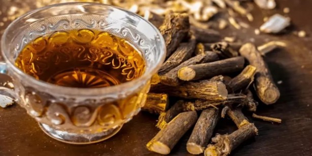 Foto - Diz ve eklem ağrılarına ne iyi gelir? Nasıl geçer? Zeytinyağı ve tuzu karıştırın