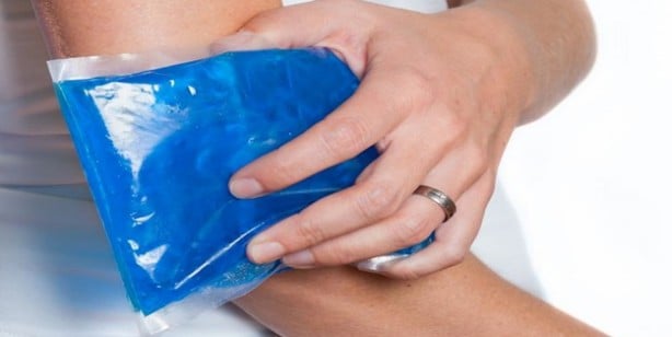 Foto - Diz ve eklem ağrılarına ne iyi gelir? Nasıl geçer? Zeytinyağı ve tuzu karıştırın