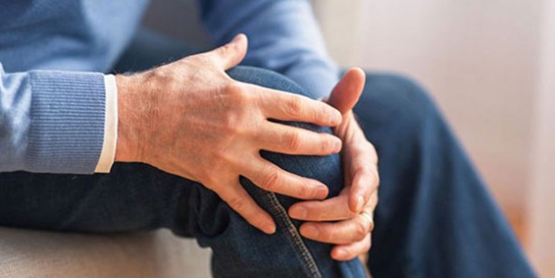 Diz ve eklem ağrılarına ne iyi gelir? Nasıl geçer? Zeytinyağı ve tuzu karıştırın