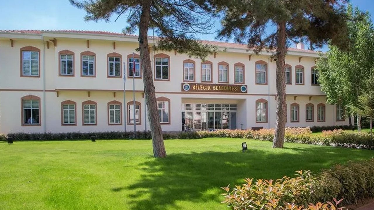 Foto - Dizi karakterine benziyor diye belediye başkanı seçersen olacağı bu! CHP’li Bilecik’te büyük rezalet