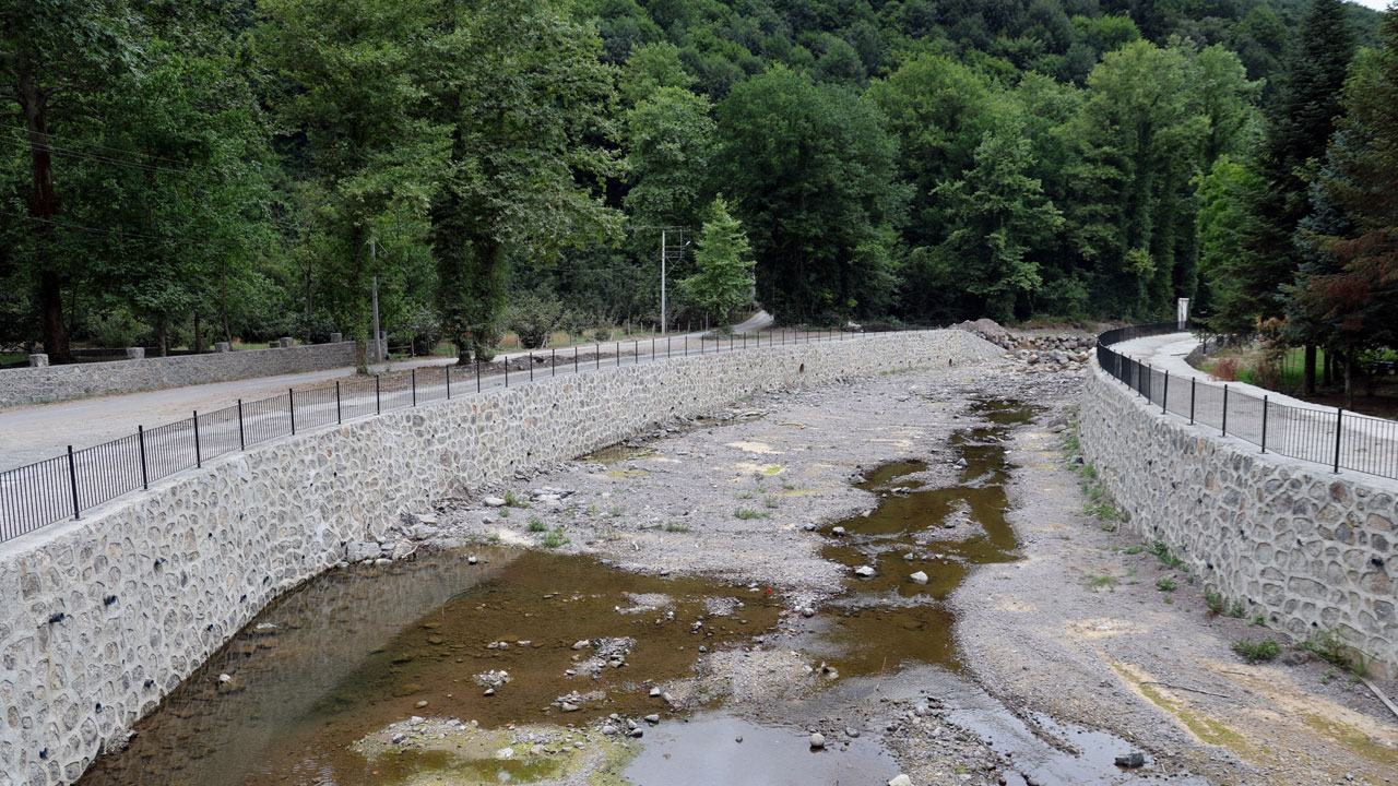 Foto - Doğa alarm veriyor! Maden Deresi’nden geriye taşlar kaldı