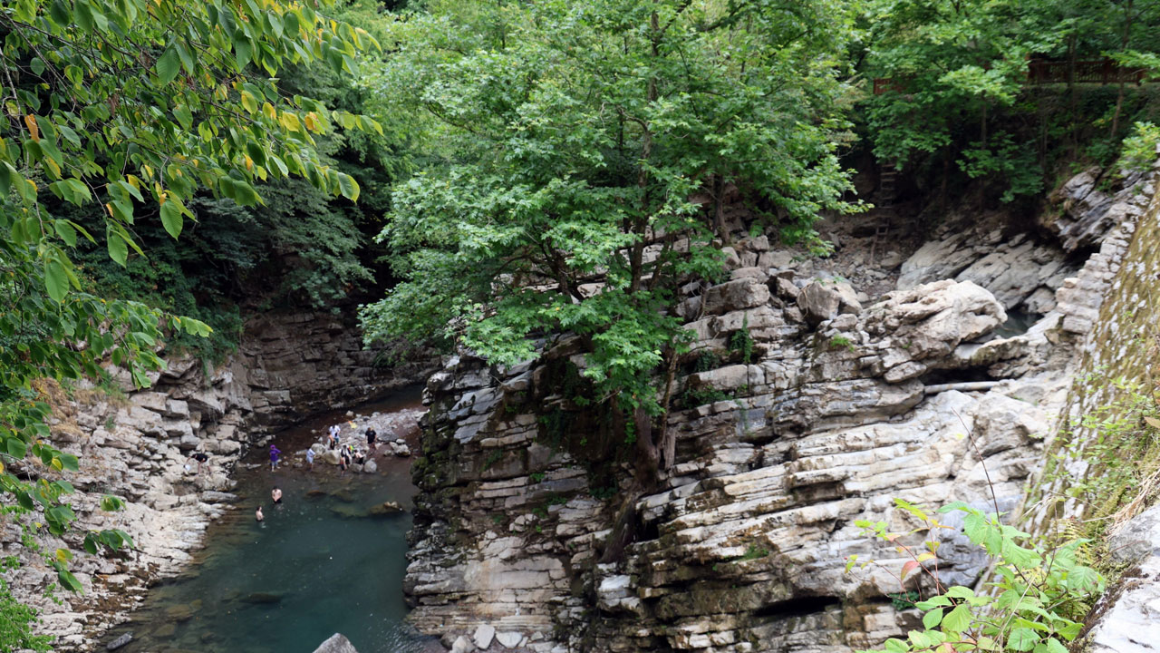 Foto - Doğa alarm veriyor! Maden Deresi’nden geriye taşlar kaldı