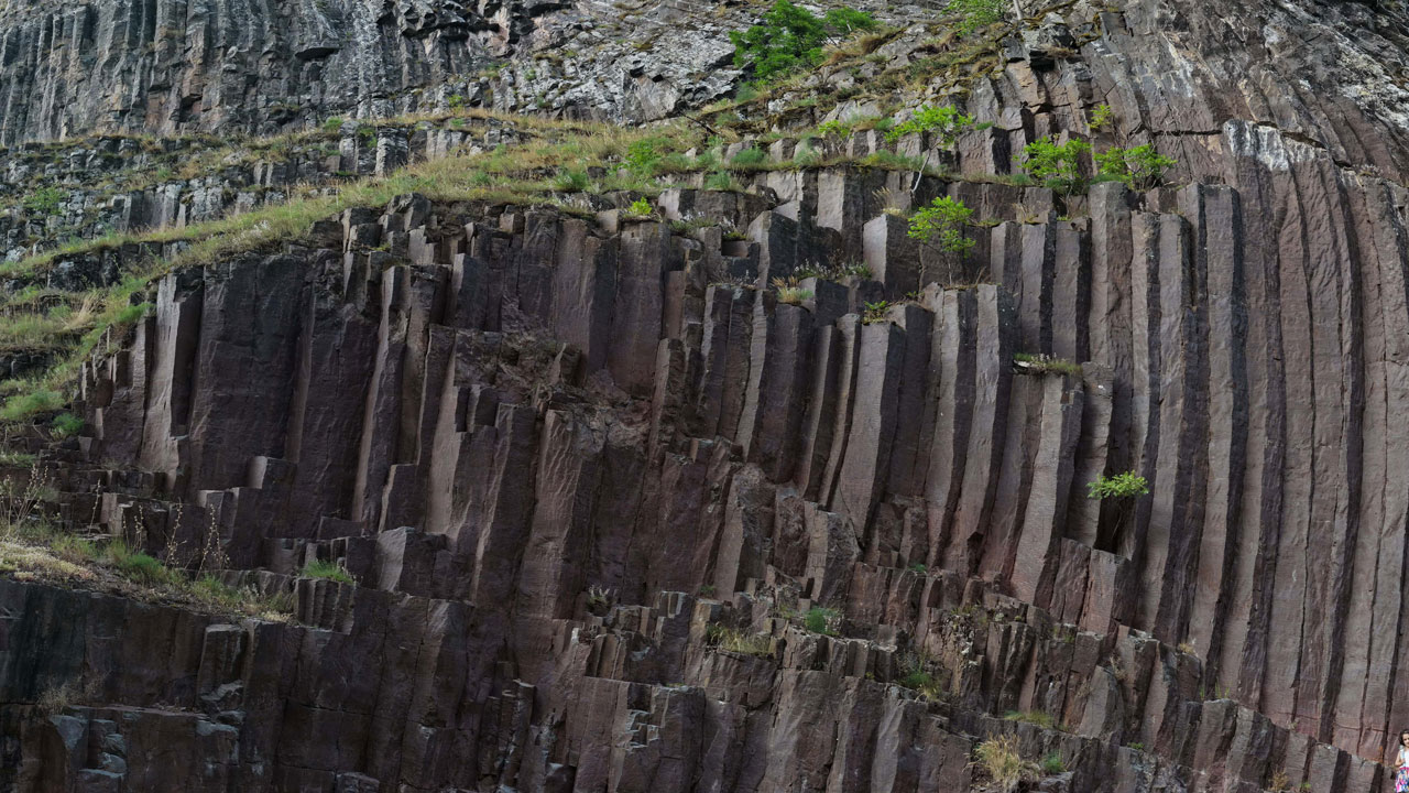 Doğa harikası Artvin! Bazalt kayalıkları görsel şölen sunuyor