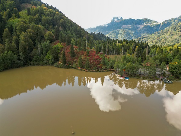 Foto - Doğa harikası Karagöl görsel şölen yaşatıyor
