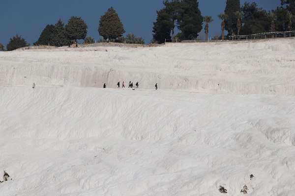 Foto - Doğa harikası Pamukkale rekor peşinde