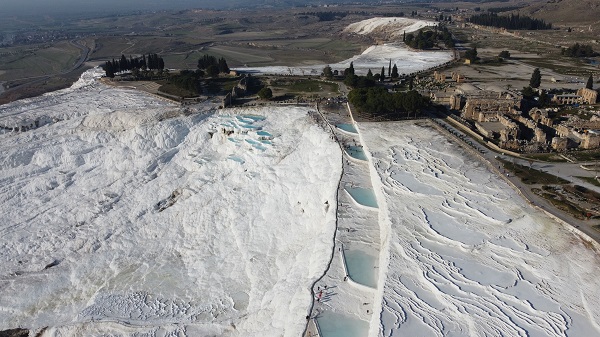 Foto - Doğa harikası Pamukkale rekor peşinde