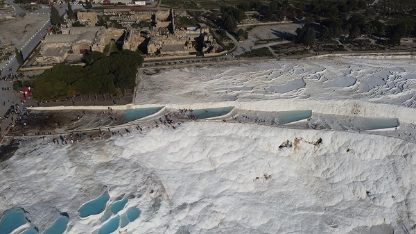 Foto - Doğa harikası Pamukkale rekor peşinde