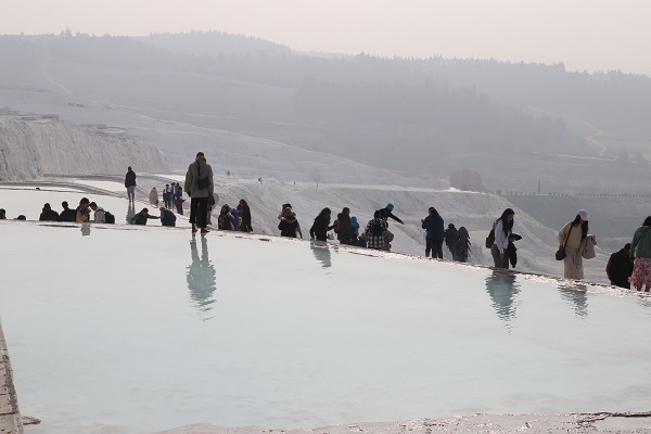 Foto - Doğa harikası Pamukkale rekor peşinde