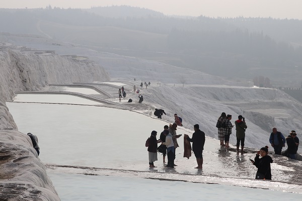 Foto - Doğa harikası Pamukkale rekor peşinde