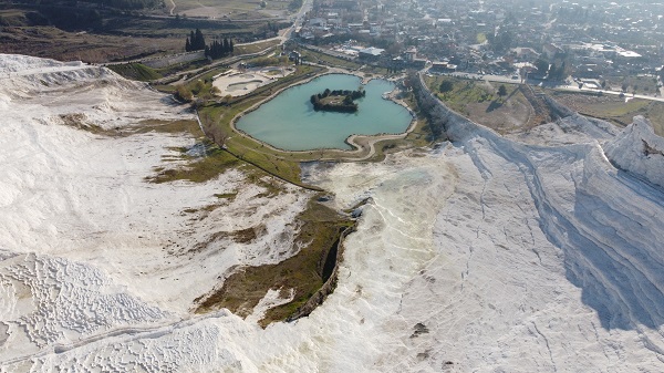 Foto - Doğa harikası Pamukkale rekor peşinde