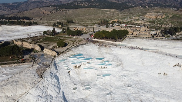 Foto - Doğa harikası Pamukkale rekor peşinde