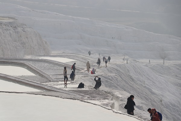 Foto - Doğa harikası Pamukkale rekor peşinde