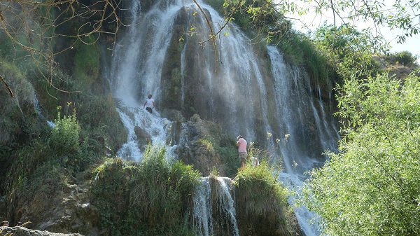 Doğa harikası şelale hayran bırakıyor