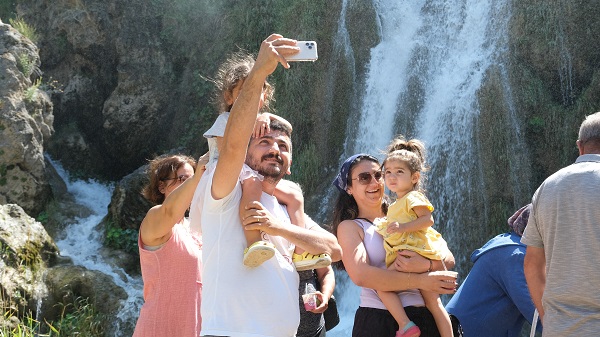 Foto - Doğa harikası şelale hayran bırakıyor