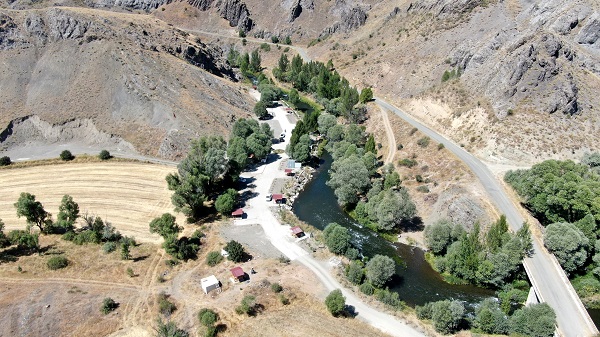Doğa sevgisi bozkırı vahaya dönüştürdü