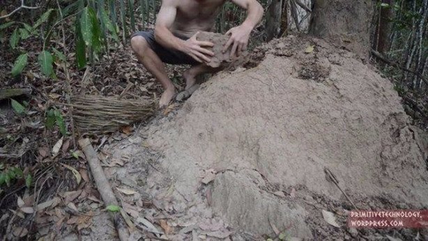 Foto - Doğadaki malzemelerden fırın yaptı!
