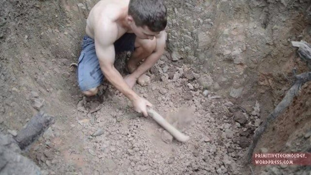 Foto - Doğadaki malzemelerden fırın yaptı!