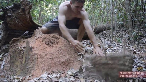 Foto - Doğadaki malzemelerden fırın yaptı!