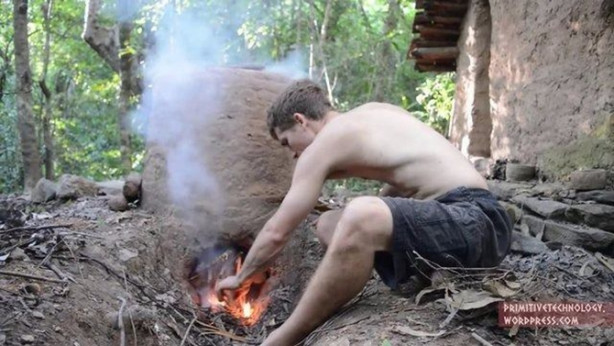 Foto - Doğadaki malzemelerden fırın yaptı!