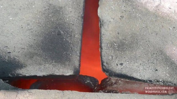 Foto - Doğadaki malzemelerden fırın yaptı!