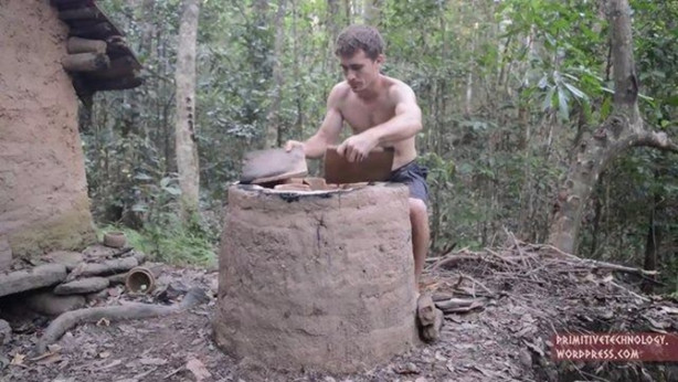 Foto - Doğadaki malzemelerden fırın yaptı!