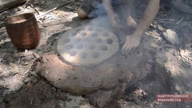 Foto - Doğadaki malzemelerden fırın yaptı!