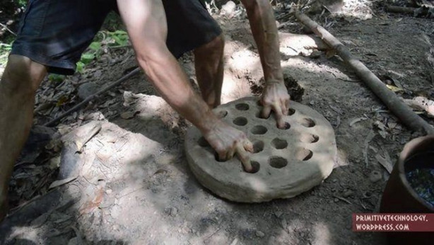 Foto - Doğadaki malzemelerden fırın yaptı!