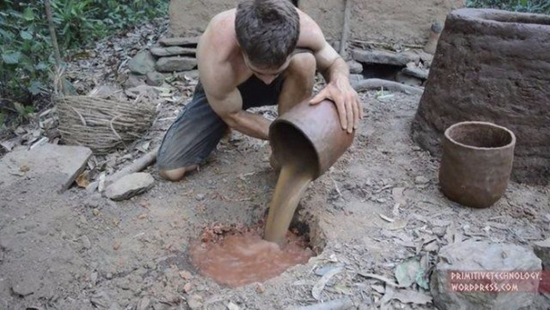 Foto - Doğadaki malzemelerden fırın yaptı!
