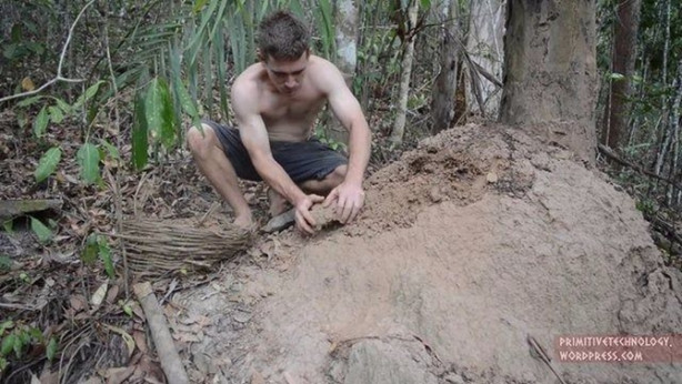Foto - Doğadaki malzemelerden fırın yaptı!