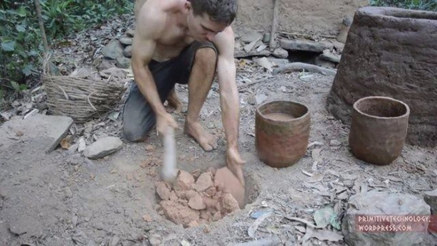Foto - Doğadaki malzemelerden fırın yaptı!
