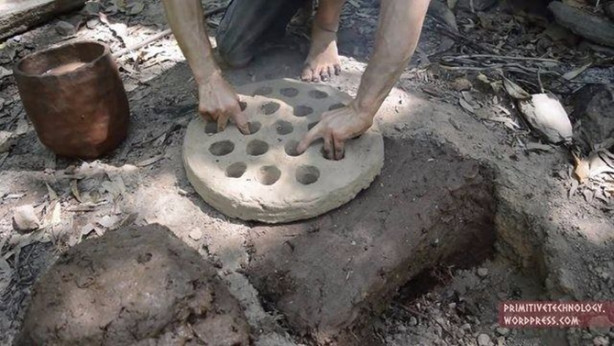 Foto - Doğadaki malzemelerden fırın yaptı!