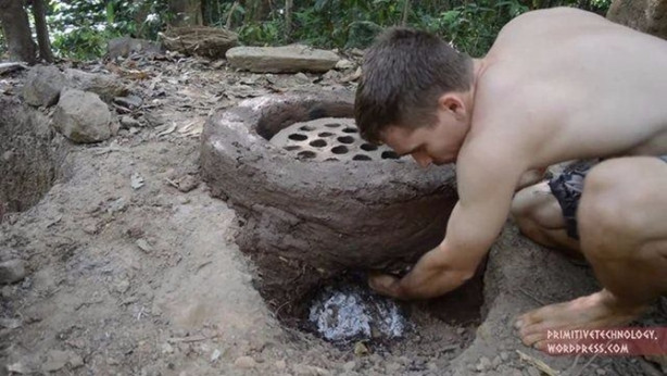 Foto - Doğadaki malzemelerden fırın yaptı!