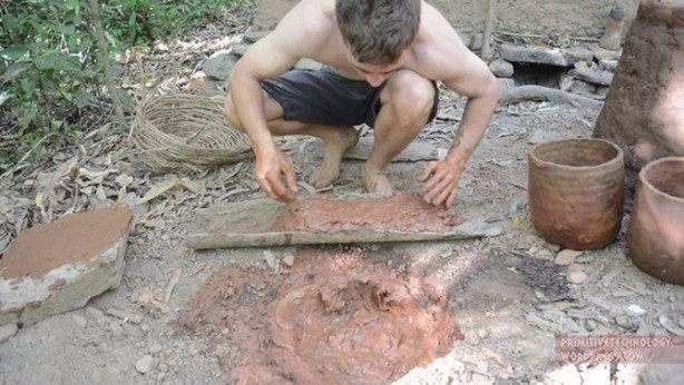 Foto - Doğadaki malzemelerden fırın yaptı!