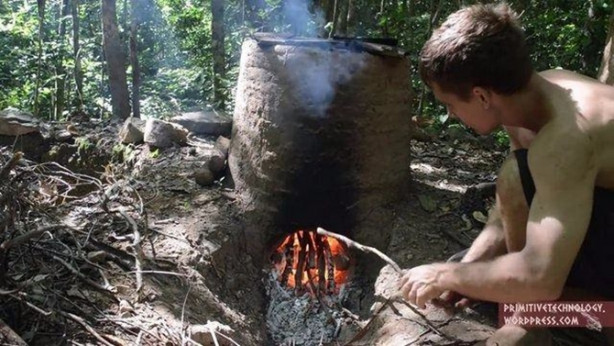 Foto - Doğadaki malzemelerden fırın yaptı!