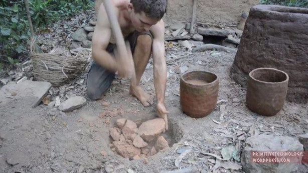 Foto - Doğadaki malzemelerden fırın yaptı!