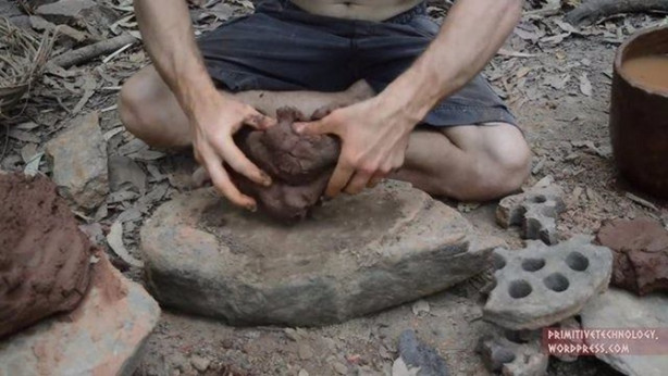 Foto - Doğadaki malzemelerden fırın yaptı!