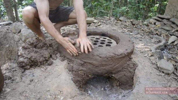 Foto - Doğadaki malzemelerden fırın yaptı!